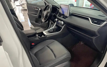 Toyota RAV4, 2022 год, 2 089 999 рублей, 6 фотография