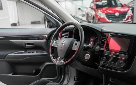 Mitsubishi Outlander III рестайлинг 3, 2019 год, 1 899 000 рублей, 7 фотография