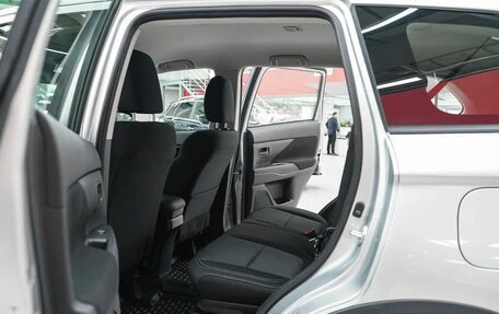 Mitsubishi Outlander III рестайлинг 3, 2019 год, 1 899 000 рублей, 12 фотография