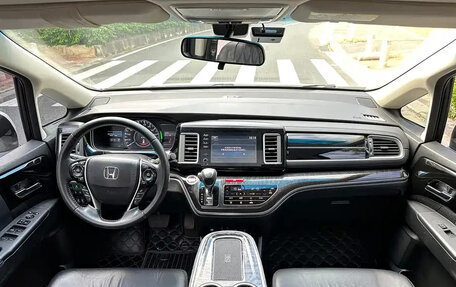 Honda Elysion, 2021 год, 2 750 000 рублей, 11 фотография