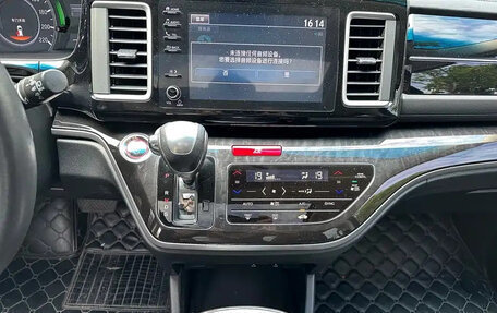 Honda Elysion, 2021 год, 2 750 000 рублей, 21 фотография