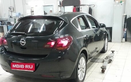 Opel Astra J, 2010 год, 660 000 рублей, 3 фотография