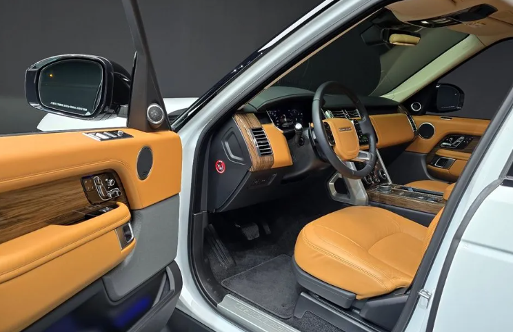 Land Rover Range Rover IV рестайлинг, 2020 год, 8 300 000 рублей, 10 фотография