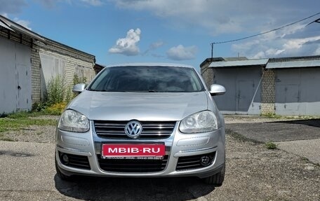 Volkswagen Jetta VI, 2010 год, 700 000 рублей, 1 фотография