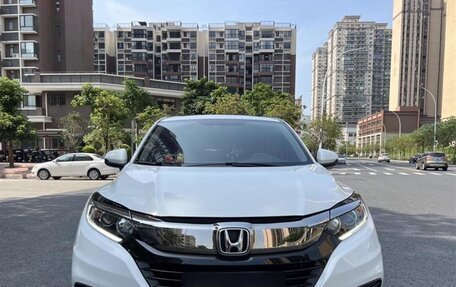 Honda Vezel, 2022 год, 1 390 000 рублей, 2 фотография
