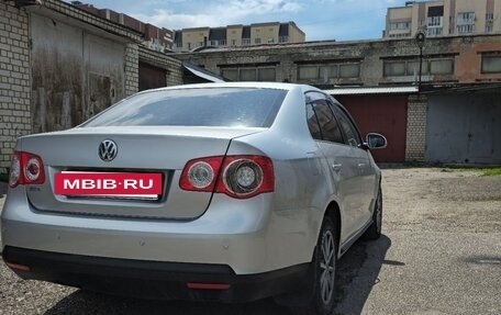 Volkswagen Jetta VI, 2010 год, 700 000 рублей, 3 фотография