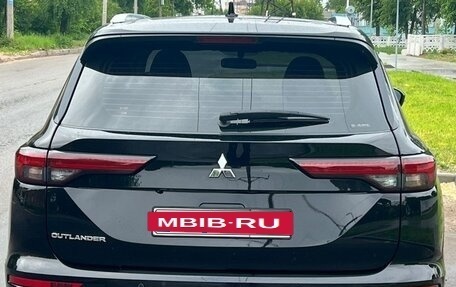 Mitsubishi Outlander, 2022 год, 3 980 000 рублей, 2 фотография