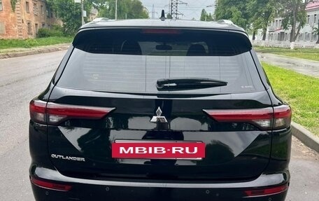 Mitsubishi Outlander, 2022 год, 3 980 000 рублей, 12 фотография