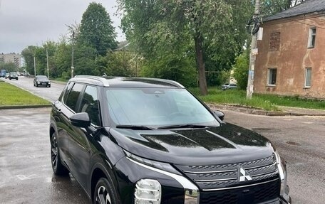 Mitsubishi Outlander, 2022 год, 3 980 000 рублей, 5 фотография