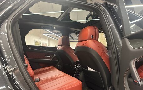 Bentley Bentayga I, 2016 год, 9 500 000 рублей, 8 фотография