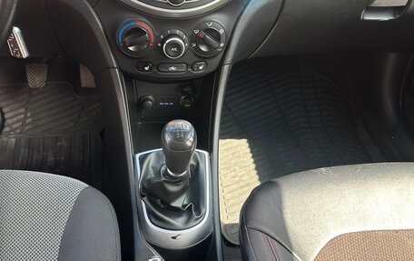 Hyundai Solaris II рестайлинг, 2013 год, 700 000 рублей, 9 фотография