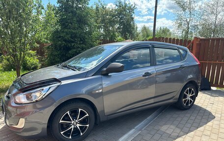 Hyundai Solaris II рестайлинг, 2013 год, 700 000 рублей, 3 фотография