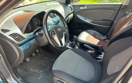 Hyundai Solaris II рестайлинг, 2013 год, 700 000 рублей, 6 фотография