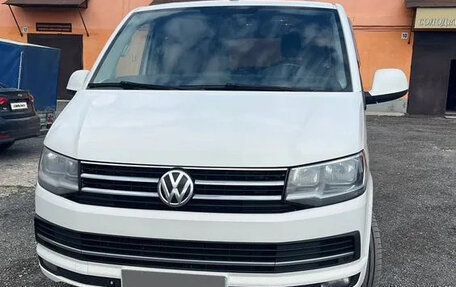 Volkswagen Caravelle T6 рестайлинг, 2018 год, 3 300 000 рублей, 2 фотография