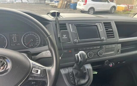 Volkswagen Caravelle T6 рестайлинг, 2018 год, 3 300 000 рублей, 8 фотография