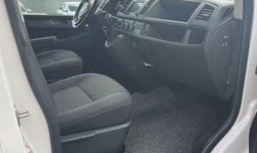 Volkswagen Caravelle T6 рестайлинг, 2018 год, 3 300 000 рублей, 6 фотография