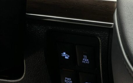 Toyota Land Cruiser 200, 2017 год, 6 790 000 рублей, 25 фотография