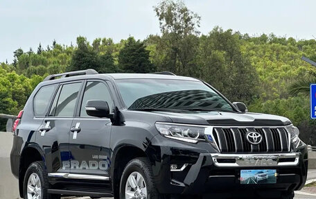 Toyota Land Cruiser Prado 150 рестайлинг 2, 2024 год, 6 150 333 рублей, 2 фотография