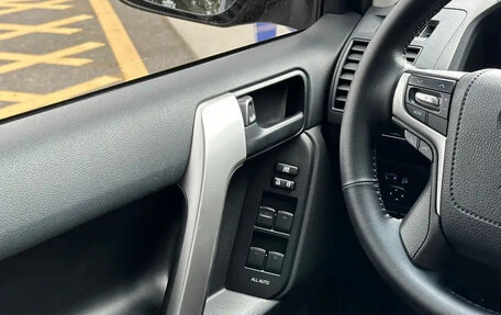 Toyota Land Cruiser Prado 150 рестайлинг 2, 2024 год, 6 150 333 рублей, 13 фотография