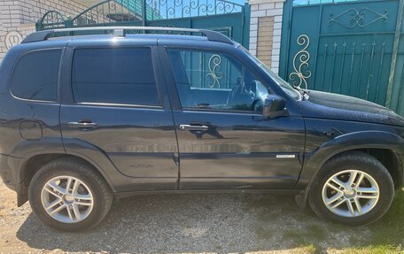 Chevrolet Niva I рестайлинг, 2012 год, 600 000 рублей, 3 фотография