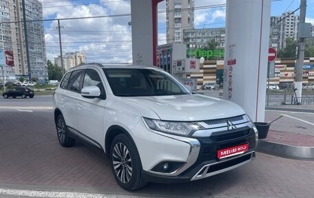 Mitsubishi Outlander III рестайлинг 3, 2021 год, 2 150 000 рублей, 1 фотография