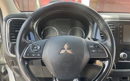 Mitsubishi Outlander III рестайлинг 3, 2021 год, 2 150 000 рублей, 11 фотография