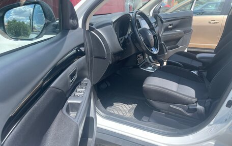 Mitsubishi Outlander III рестайлинг 3, 2021 год, 2 150 000 рублей, 13 фотография