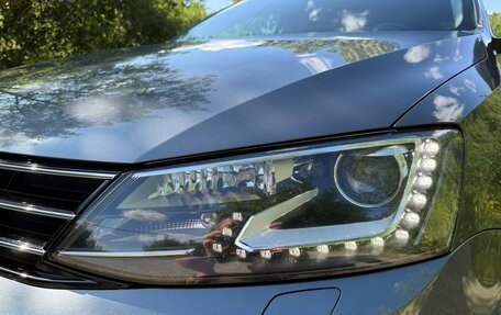 Volkswagen Jetta VI, 2016 год, 1 680 000 рублей, 2 фотография