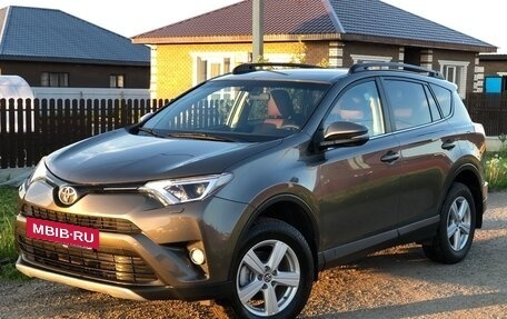 Toyota RAV4, 2017 год, 2 360 000 рублей, 5 фотография