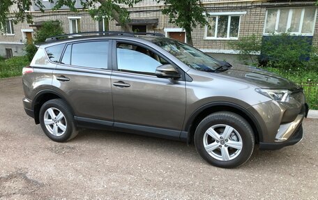 Toyota RAV4, 2017 год, 2 360 000 рублей, 9 фотография