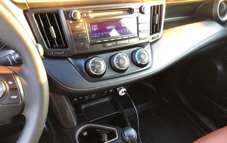Toyota RAV4, 2017 год, 2 360 000 рублей, 10 фотография
