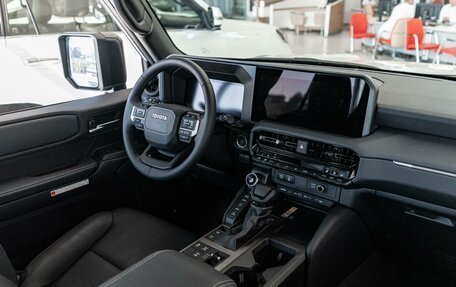 Toyota Land Cruiser Prado, 2024 год, 11 090 000 рублей, 10 фотография