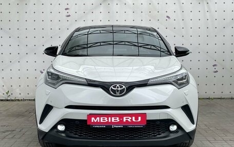 Toyota C-HR I рестайлинг, 2019 год, 2 200 000 рублей, 3 фотография