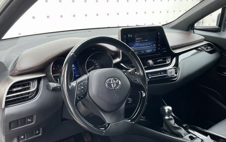 Toyota C-HR I рестайлинг, 2019 год, 2 200 000 рублей, 15 фотография