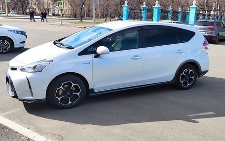 Toyota Prius Alpha I (ZVW40/41), 2014 год, 1 500 000 рублей, 2 фотография