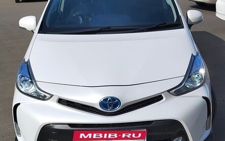 Toyota Prius Alpha I (ZVW40/41), 2014 год, 1 500 000 рублей, 3 фотография