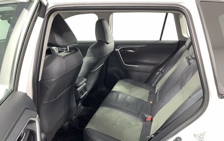 Toyota RAV4, 2024 год, 4 650 000 рублей, 12 фотография