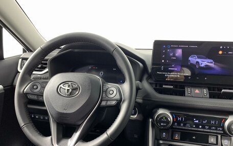 Toyota RAV4, 2024 год, 4 650 000 рублей, 22 фотография