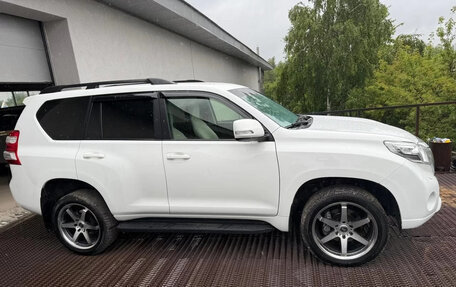 Toyota Land Cruiser Prado 150 рестайлинг 2, 2016 год, 3 395 000 рублей, 2 фотография