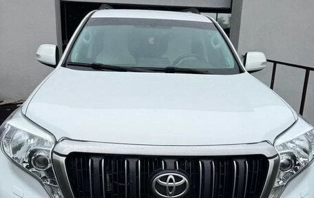Toyota Land Cruiser Prado 150 рестайлинг 2, 2016 год, 3 395 000 рублей, 3 фотография