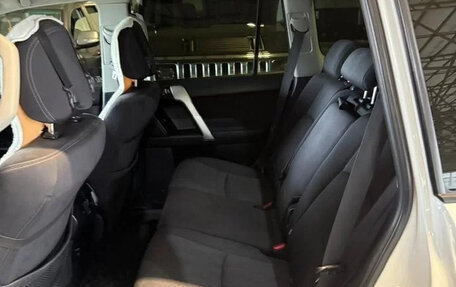 Toyota Land Cruiser Prado 150 рестайлинг 2, 2016 год, 3 395 000 рублей, 6 фотография