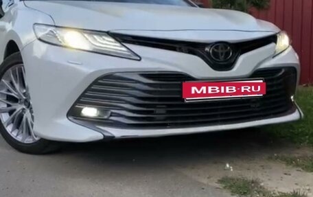 Toyota Camry, 2018 год, 2 770 000 рублей, 2 фотография
