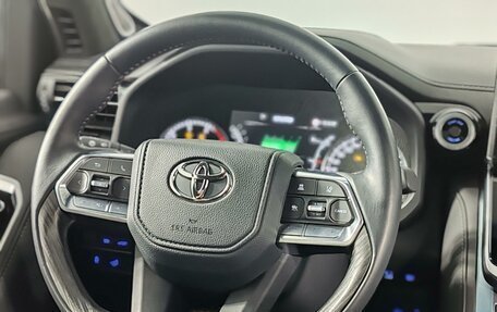 Toyota Land Cruiser, 2022 год, 13 000 000 рублей, 22 фотография