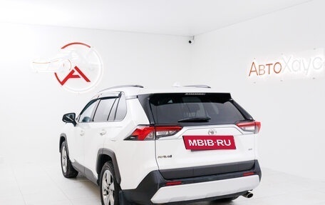 Toyota RAV4, 2020 год, 3 395 000 рублей, 5 фотография