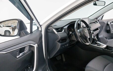 Toyota RAV4, 2020 год, 3 395 000 рублей, 8 фотография