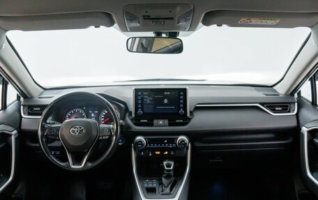 Toyota RAV4, 2020 год, 3 395 000 рублей, 9 фотография