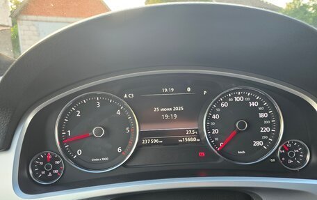 Volkswagen Touareg III, 2017 год, 3 200 000 рублей, 10 фотография