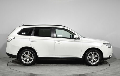Mitsubishi Outlander III рестайлинг 3, 2013 год, 1 498 000 рублей, 4 фотография