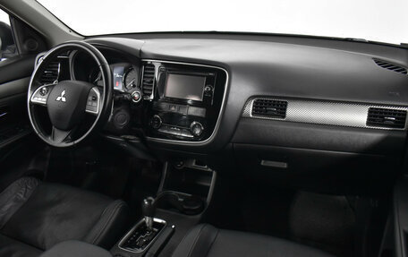 Mitsubishi Outlander III рестайлинг 3, 2013 год, 1 498 000 рублей, 10 фотография