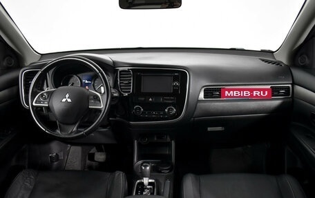 Mitsubishi Outlander III рестайлинг 3, 2013 год, 1 498 000 рублей, 11 фотография